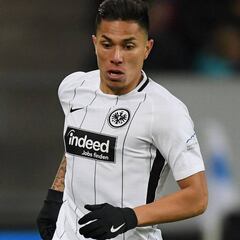 Carlos Salcedo celebró otra victoria con el Eintracht Frankfurt