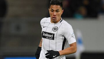 Carlos Salcedo celebró otra victoria con el Eintracht Frankfurt