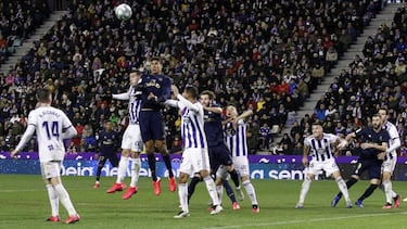 Nacho, marcando su gol al Valladolid.