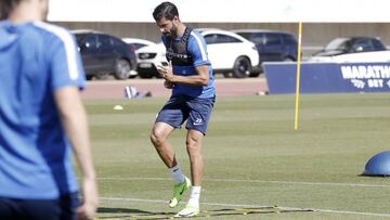 El jugador del M&aacute;laga, Miguel Torres, durante un entrenamiento.