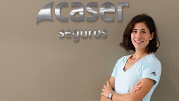 Garbiñe Muguruza posa tras ser presentada como nueva imagen de Caser Seguros.