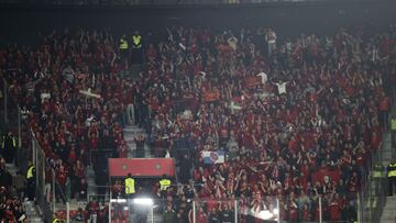 Afición de Osasuna en San Mamés.