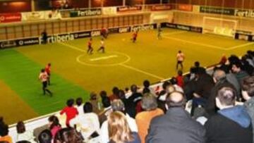 Empate, goles, espectáculo y buen ambiente en el derbi