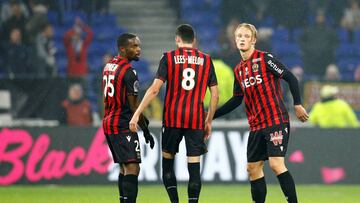 Soccer Football - Ligue 1 - Olympique Lyonnais v OGC Nice - Groupama Stadium, Lyon, France - November 23, 2019  OGC Nice&#039;s Kasper Dolberg celebrates scoring their first goal with teammates                  REUTERS/Emmanuel Foudrot