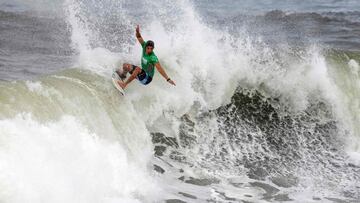 Japanese-US surfer Kanoa Igarashi rides a wave on Day 4 of the World Surf League Haleiwa Challenger series in Haleiwa, Hawaii on December 5, 2021. - Jack Robinson came in second, Kanoa Igarashi in third and Samuel Pupo, landing in fourth. (Photo by Brian 