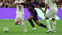 Ansu Fati contra n Luka Modric en el amistoso jugado por Real Madrid y Barcelona en Las Vegas.