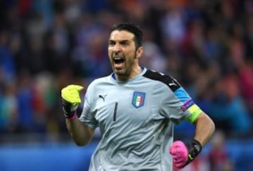 El cinco veces mundialista Gianluigi Buffon, es considerado por muchos como el major arquero del actual siglo, Buffon fue campeón del mundo en Alemania 2006, pero además también ha ganado todo con Juventus, a excepción de la UEFA Champions League, único torneo que se le ha negado. Fue considerado en cuatro ocasiones como el mejor portero del mundo (2003,2004, 2006 y 2007).