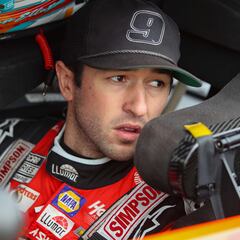 Chase Elliott takes pole for NASCAR Cup race at Martinsville