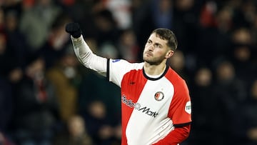 Feyenoord's Mexican forward #29 Santiago Gimenez celebrates scoring his team' second goal during the Dutch Eredivisie match between Feyenoord and Heracles Almelo at Feyenoord Stadium de Kuip in Rotterdam on December 14, 2024. (Photo by MAURICE VAN STEEN / ANP / AFP) / Netherlands OUT