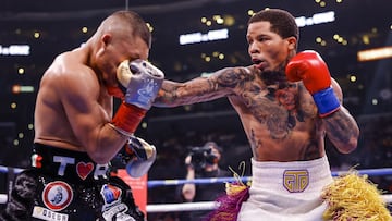 Gervonta Davis golpea a Isaac Cruz.