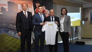 Florentino, a Jovic: "Has hecho una gran temporada, pero la afición del Madrid te pedirá más"