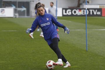 Portera. 1 partido (45 minutos). 1 gol encajado.

La joven meta rojiblanca sólo ha tenido 45 minutos en toda la liga. El gran trabajo de Lola no le ha dado oportunidades. Salió ante el Fundación Albacete y encajó un gol ya al final del partido. Es una meta de futuro.