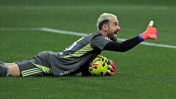 El portero oviedista demuestra cada jornada es uno de los mejores de la categoría. De hecho, el equipo asturiano suma puntos gracias a él. Ante el mallorca otro claro ejemplo.