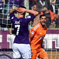 Jovic falla un penalti y salva a una Juve muy gris