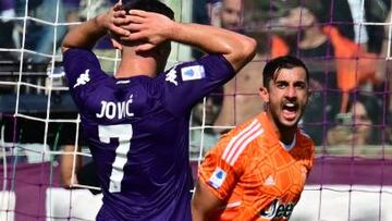 Perin celebra el penalti parado a Jovic.