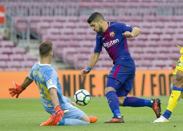 Posible penalti de Chichizola a Luis Suárez. 
 


