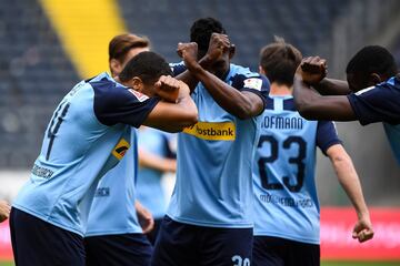 Otra forma de festejo del Borussia Monchengladbach.