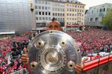 Arturo Vidal celebró el título con los hinchas