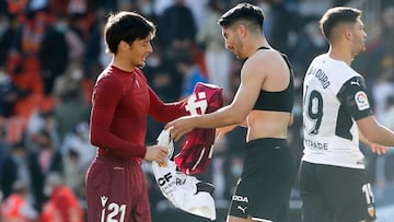 Carlos Soler cumpli車 su sue?o de ni?o con David Silva