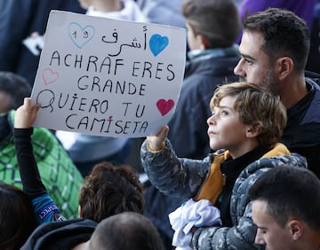 Casi 5.000 aficionados en el entrenamiento a puerta abierta