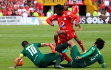 Más de 25 mil hinchas rojos acompañaron al América en su regreso a El Campín en la primera división.