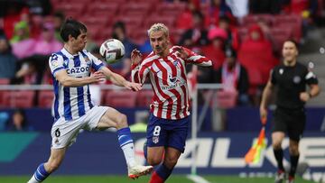 Real Sociedad's Spanish defender Aritz Elustondo (L) vies with Atletico Madrid's French forward Antoine Griezmann during the Spanish league football match between Club Atletico de Madrid and Real Sociedad at the Wanda Metropolitano stadium in Madrid on May 28, 2023. (Photo by Pierre-Philippe MARCOU / AFP)