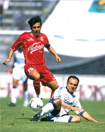 Guillermo Vázquez es un personaje identificado con Pumas como jugador y entrenador, pero también se le puede recordar con Toros Neza y en el final de su carrera con Pachuca. 