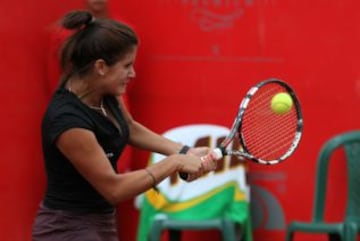 Mariana Duque es la Colombia que continua con vida en el certamen. Avanzó a segunda ronda tras vencer a Timea Babos [7] (HUN), número 89 del mundo, por 6-4, 6-7 (10) y 6-3.