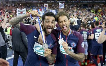 Dani Alves aka Daniel Alves, Neymar Jr of PSG celebrate the victory following the French Cup final (Coupe de France) between Les Herbiers VF and Paris Saint-Germain (PSG) at Stade de France on May 8, 2018 in Saint-Denis near Paris, France. (Photo by Jean 