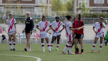 17/04/22 FUTBOL FEMENINO PARTIDO PRIMERA IBERDROLA RAYO VALLECANO - LEVANTE UD 
 DESCENSO MATEMATICO DEL RAYO
 TRISTEZA FINAL DEL PARTIDO