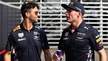 Daniel Ricciardo junto a su compañero Verstappen.