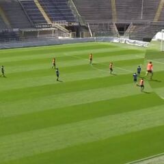 Luis Muriel se alista: Golazo de taco en entrenamiento