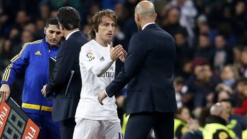 Modric shakes hands with Real Madrid boss Zidane after being replaced by Jes&eacute; Rodr&iacute;guez against Espanyol on Sunday.