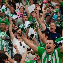 El momento en el que estalla el Benito Villamarín con el gol del Betis