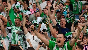 El momento en el que estalla el Benito Villamarín con el gol del Betis