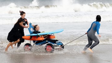 Surf adaptado en Nigr&aacute;n, s&aacute;bado 28 de octubre del 2023. 