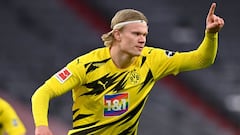 El delantero noruego Erling Haaland celebra el primero de sus dos goles en el Bayern M&uacute;nich-Borussia Dortmund de la Bundesliga.