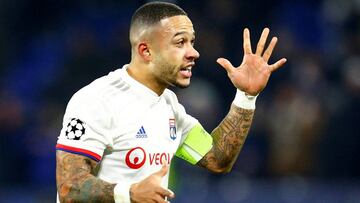 Depay, en un partido con el Lyon.