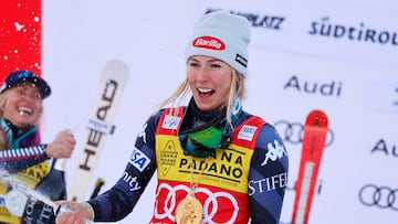 La estadounidense Mikaela Shiffrin celebra, el 25 de enero, su victoria 84.