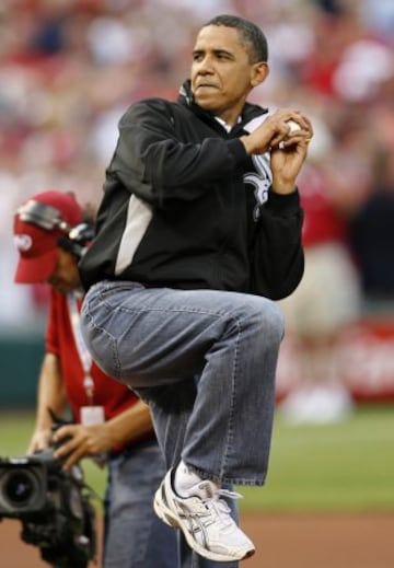 Barack Obama es un gran aficionado al béisbol e hizo el saque de honor del partido de All Star de la MLB en julio de 2009.