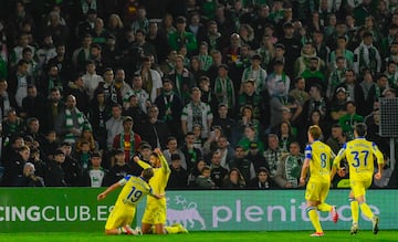 Chris Ramos celebrando el 0-3 en El Sardinero.