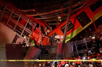 El incidente ocurrió alrededor de las 22:30 horas la noche del lunes 3 de mayo. Dos vagones se desplomaron al llegar a la estación Olivos de la Línea 12.