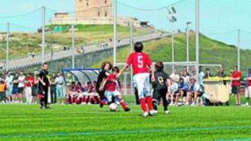 <b>SÍMBOLO DEL TORNEO. </b>La Torre de Hércules, recientemente designada como Patrimonio de la Humanidad, está siendo el faro que ilumina al torneo.