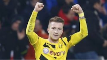 Marco Reus celebra un tanto con el Dortmund