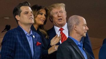 El presidente de Estados Unidos Donald Trump hizo su aparición en el Juego 5 de la Serie Mundial entre Nationals y Astros, donde los fans lo abuchearon y pidieron que lo "encerraran", aludiendo al juicio político.