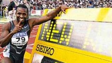 <b>EL RÉCORD.</B> Imagen tomada en París el 14 de septiembre de 2002. El marcador muestra el récord de 100.