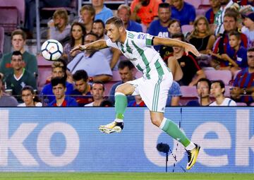 245 partidos con el Betis y 158 con el Valencia. Esta es su novena temporada en el Betis y lleva marcados 38 goles. Ganó la Copa del Rey en 2004-05. Con el Valencia disputó cinco temporadas. Marcó 18 goles y levantó la Copa del Rey 2007-08. 