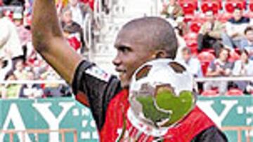 Etoo vuelve al Bernabéu y querrá seguir dando lustre a un currículum muy brillante.