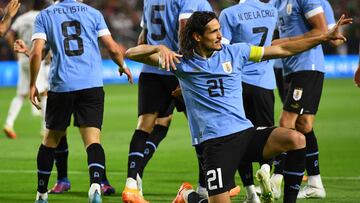 Edinson Cavani, autor de dos de los tres goles que Uruguay endosó a México en partido amistoso en Glendale, Arizona.