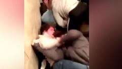 La brutal pelea en un bar entre un jugador de fútbol americano y un luchador de MMA